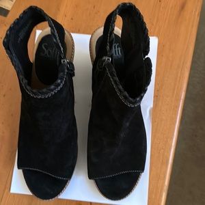 Soft brand open heel and toe booties stacked heel black suede side zip.
